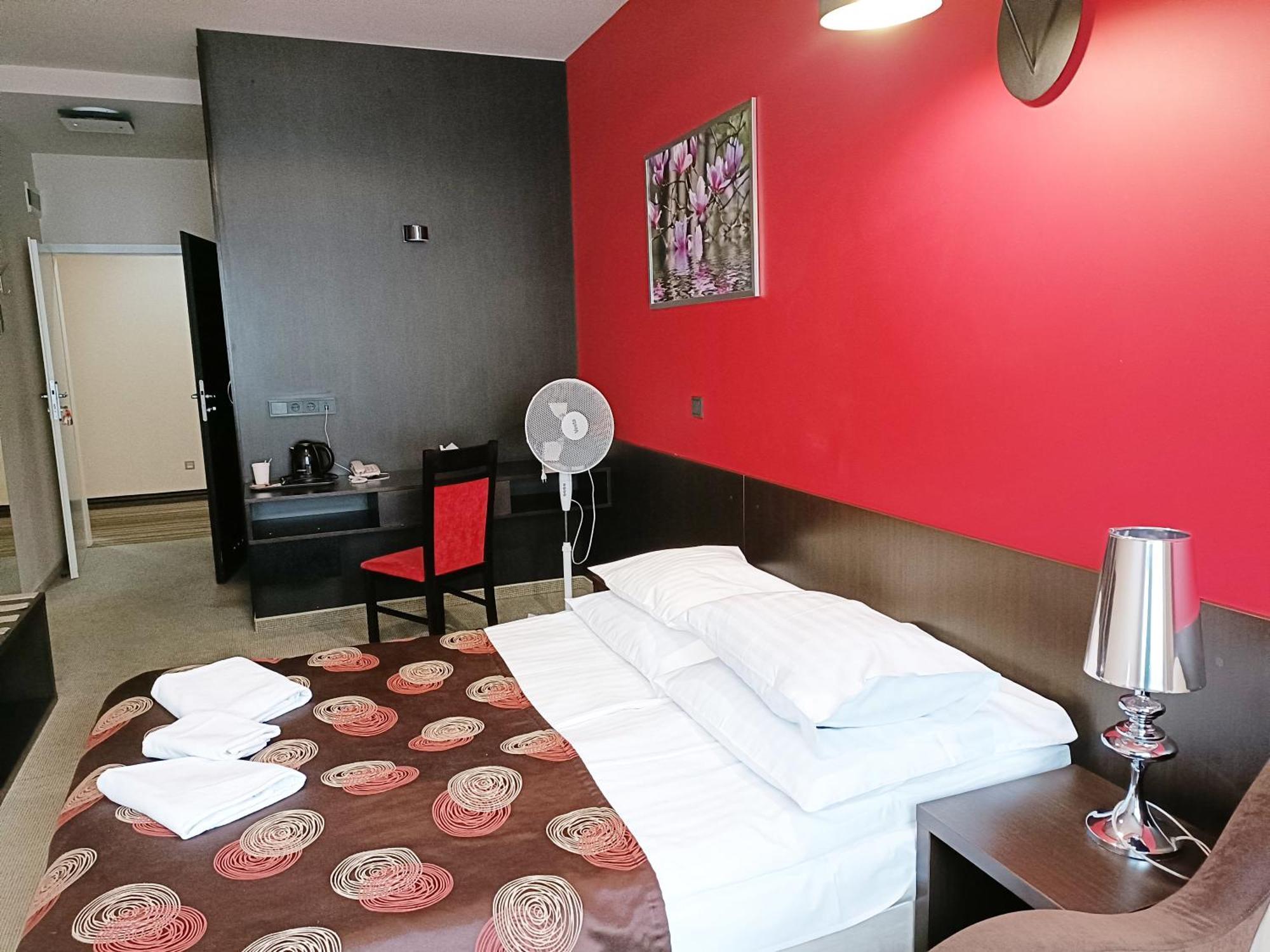 Hotel Ajax Janki Luaran gambar